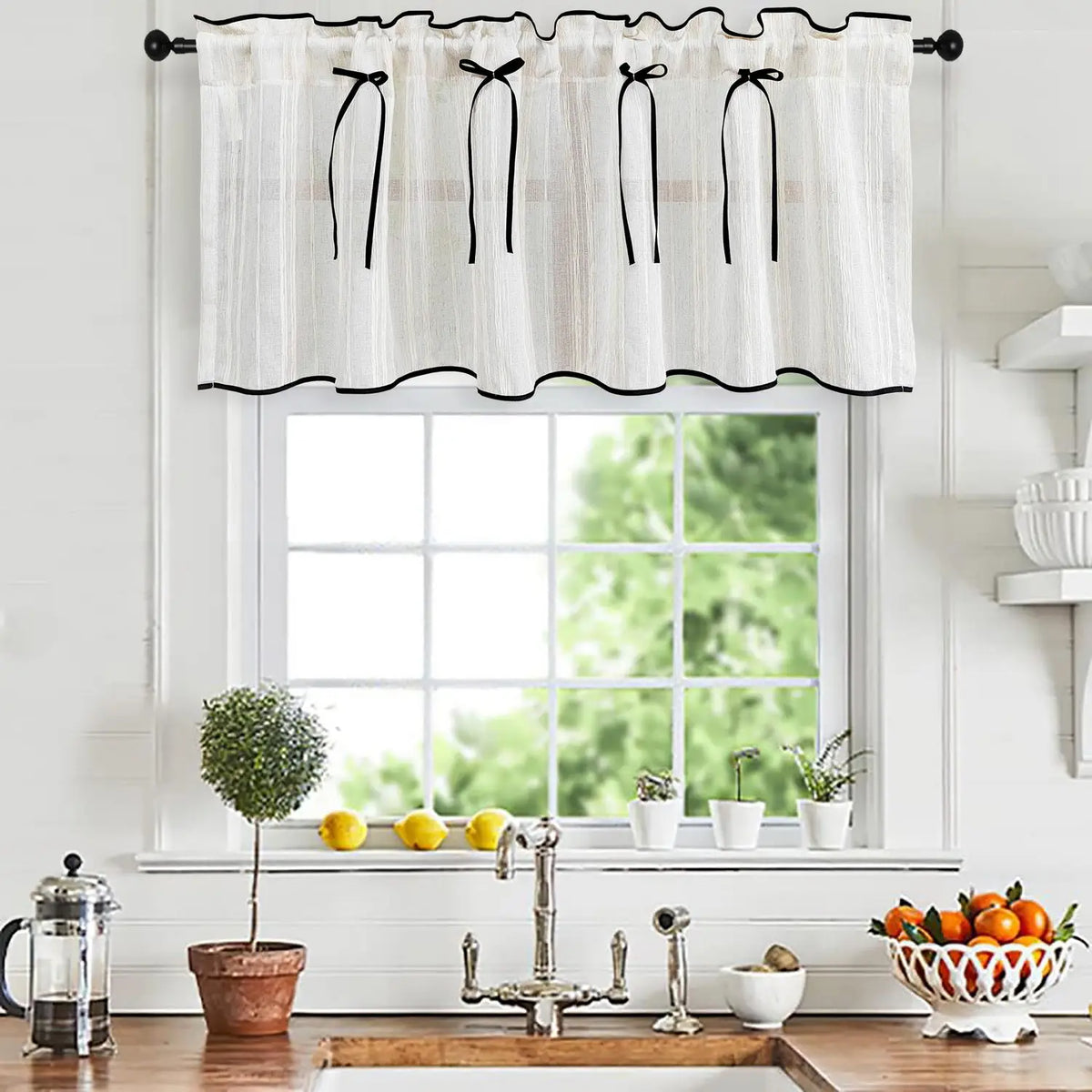 rideau transparent rustique tissu texturé blanc bord noir valance courte fenetre cuisine