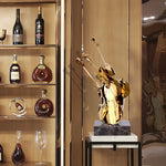 sculpture moderne abstraite violon dorée métal brillant décoration intérieure luxe chambre salon marbre noir