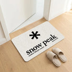 tapis sol noir logo snow peak minimaliste antidérapant bain moderne camping usage