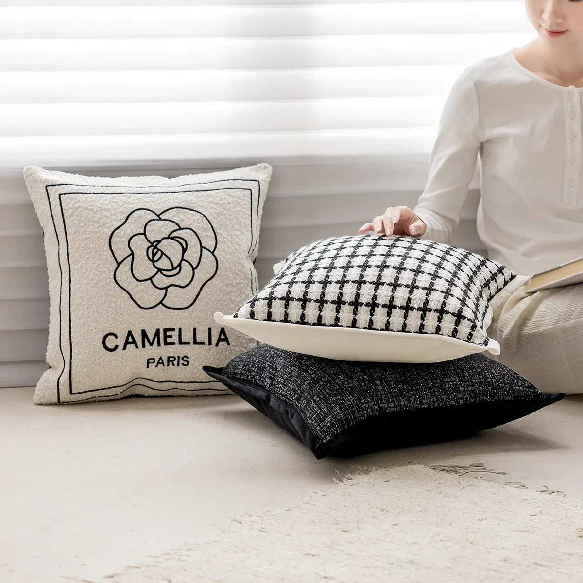taies d'oreiller décoratives noires blanches motif fleur jacquard respectueuses environnement polyester modernes maison hospitalière