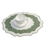 set table vert rustique motifs concentriques bords ondulés infroissable respectueux environnement