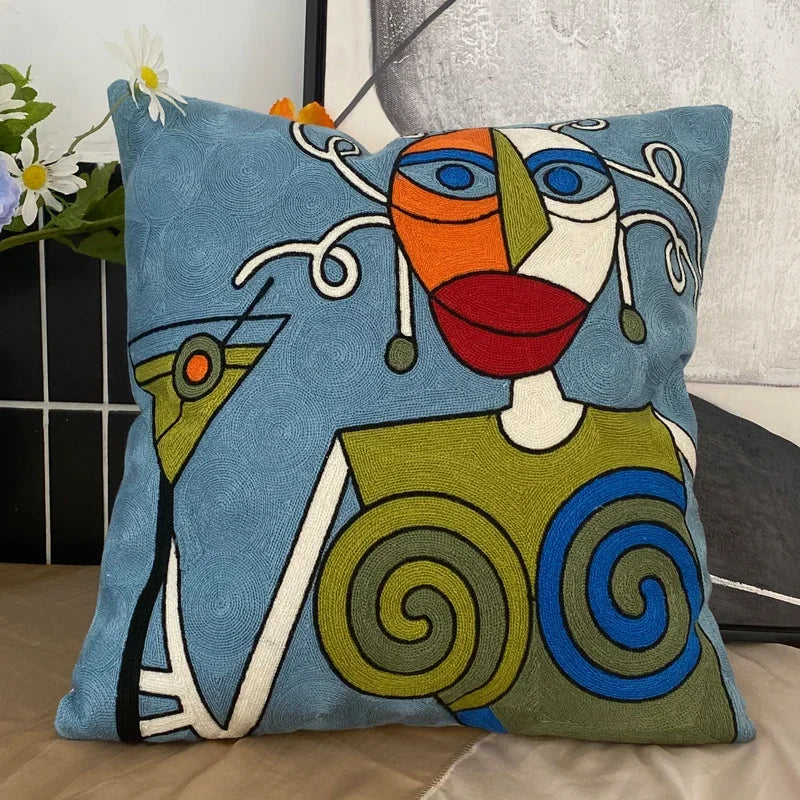 housse coussin coton brodé motifs abstraits visages stylisés moderne pop art bleu blanc orange