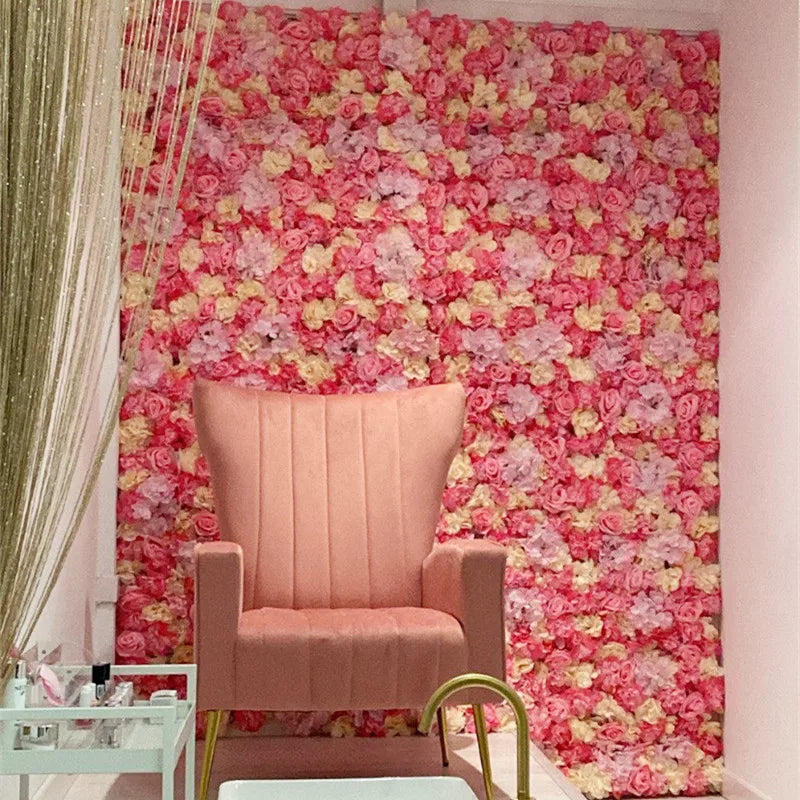Panneau floral utilisé dans une décoration de baby shower