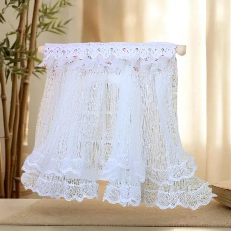 rideaux dentelle transparent blanc franges vintage romantique boules bois fixations rubans miniaturesintérieur decoration
