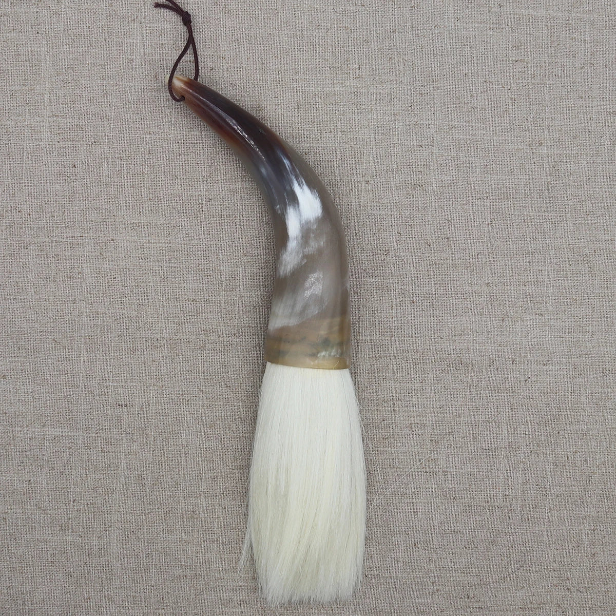 brosse peinture traditionnelle cordelette poils naturels marbrés noir blanc gris