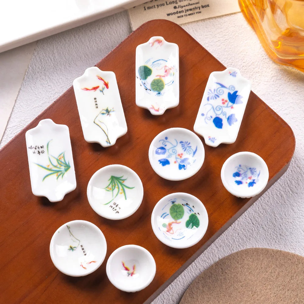 assiettes decoratives petites fleurs poissons geometriques nice day blanc bleu rouge vert jaune vintage