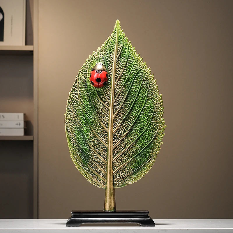 ornement résine feuille coccinelle verte rouge moderne sculpture semi translucide étagère salon decoration