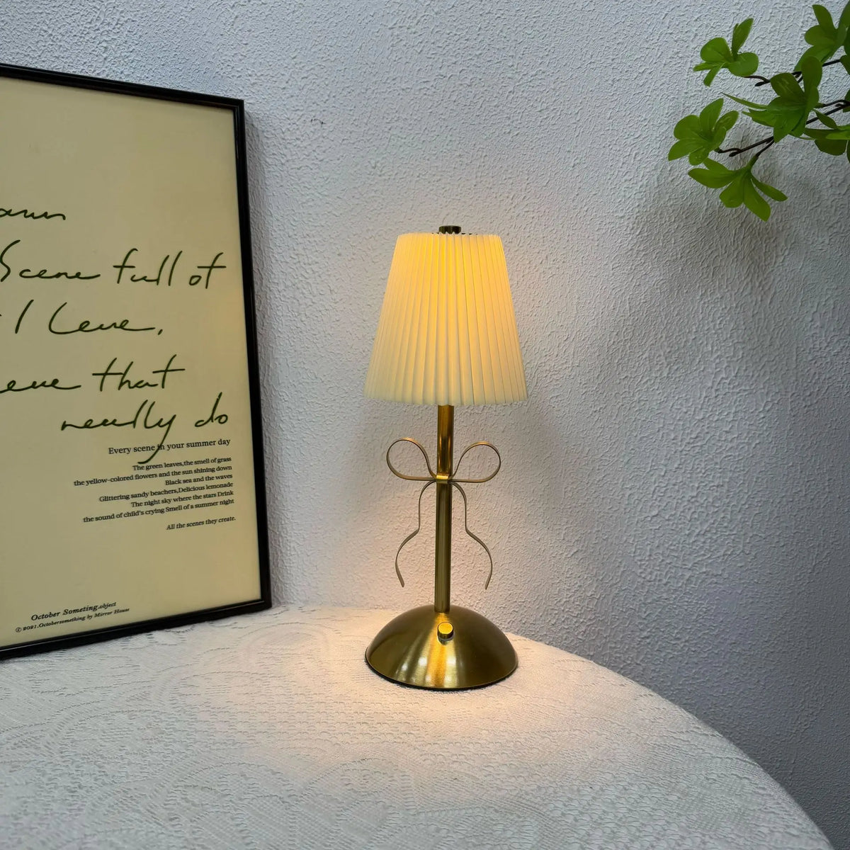 veilleuse rechargeable led moderne plissée abatjour or blanccrème rose chambre