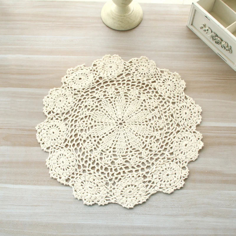 serviettes table vintage coton beige clair motifs floraux crochetées rustiques décoration table