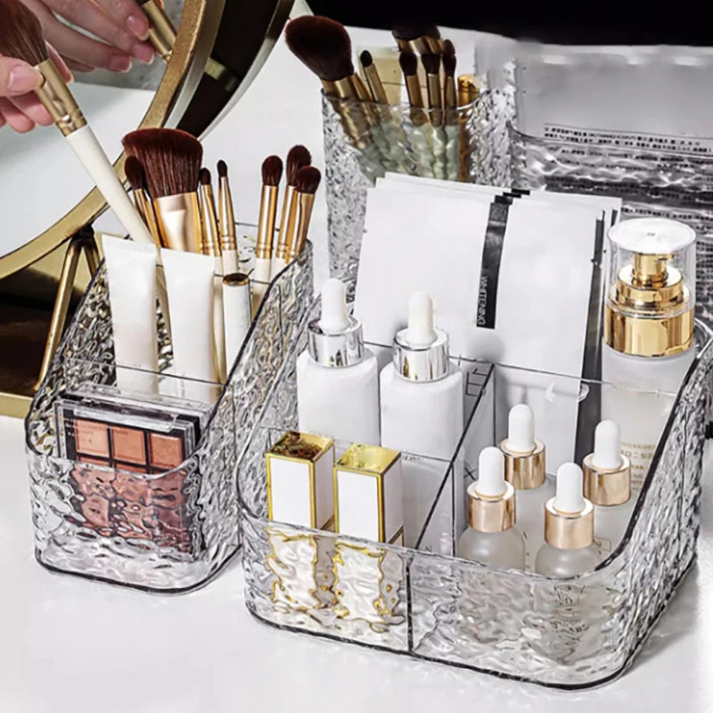 présentoir cosmétiques transparent texture martelée moderne élégant minimaliste pinceaux brosses vernis rouge lèvres