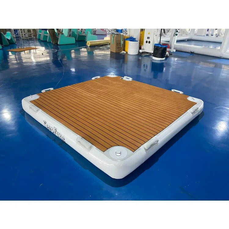 plateforme flottante imitation bois blanc marron yoga piscine nautique activités aquatiques moderne détente