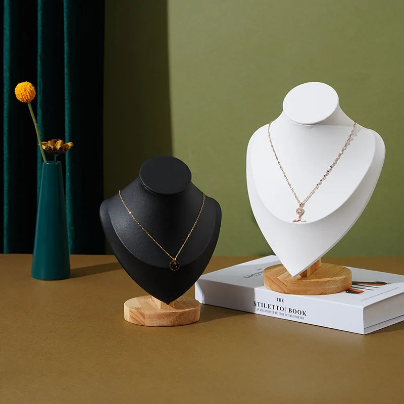 colliers modernes soie noir blanc vert cadre cuir bois affichage bijoux pendentifs cou