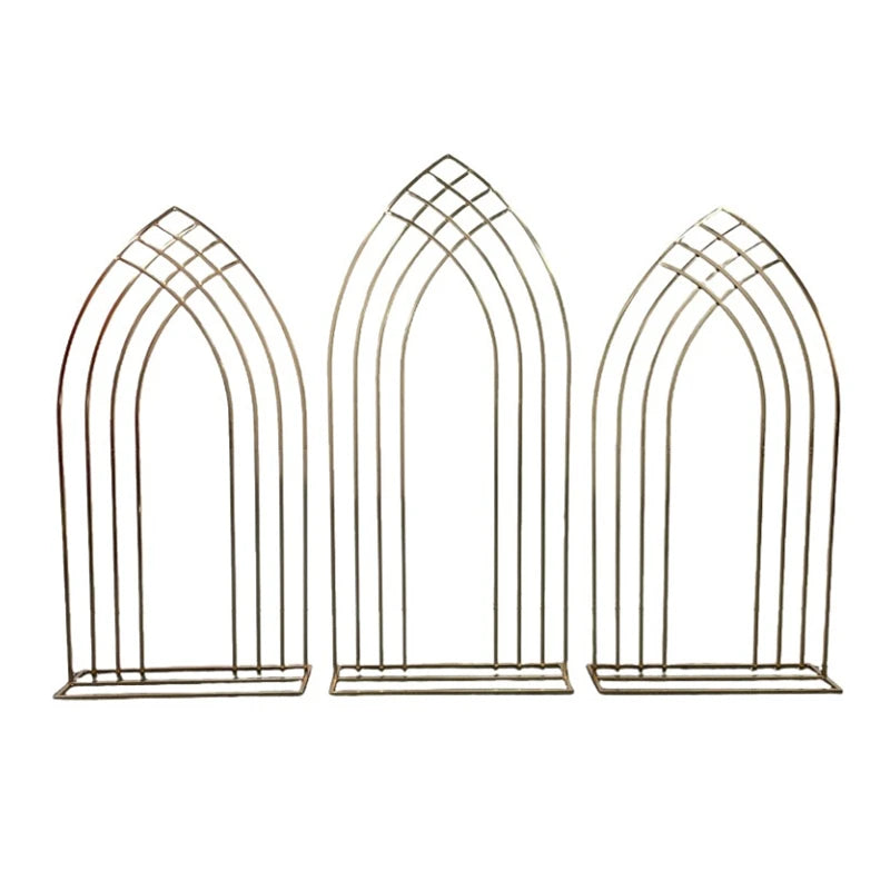 structure décorative moderne arche gothique dorée événements mariage anniversaire baptême décoration intérieure festive haute