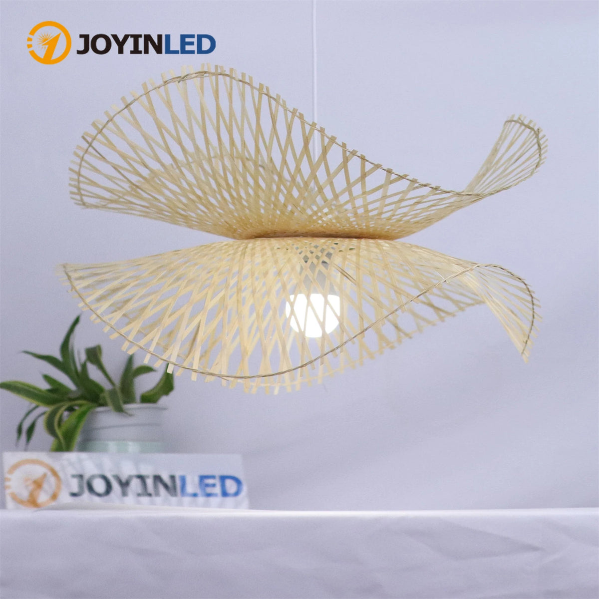 lampe suspendue bambou tissage moderne ampoule led chaîne métallique naturelle beige clair geometrique