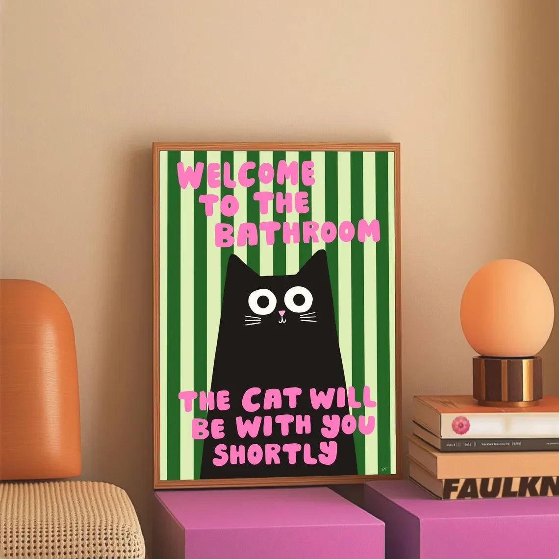 affiche moderne chat noir rayures vertes texte rose salle bain humoristique