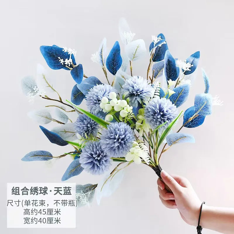 bouquet artificiel moderne fleurs boules feuilles vertes bleu blanc rouge