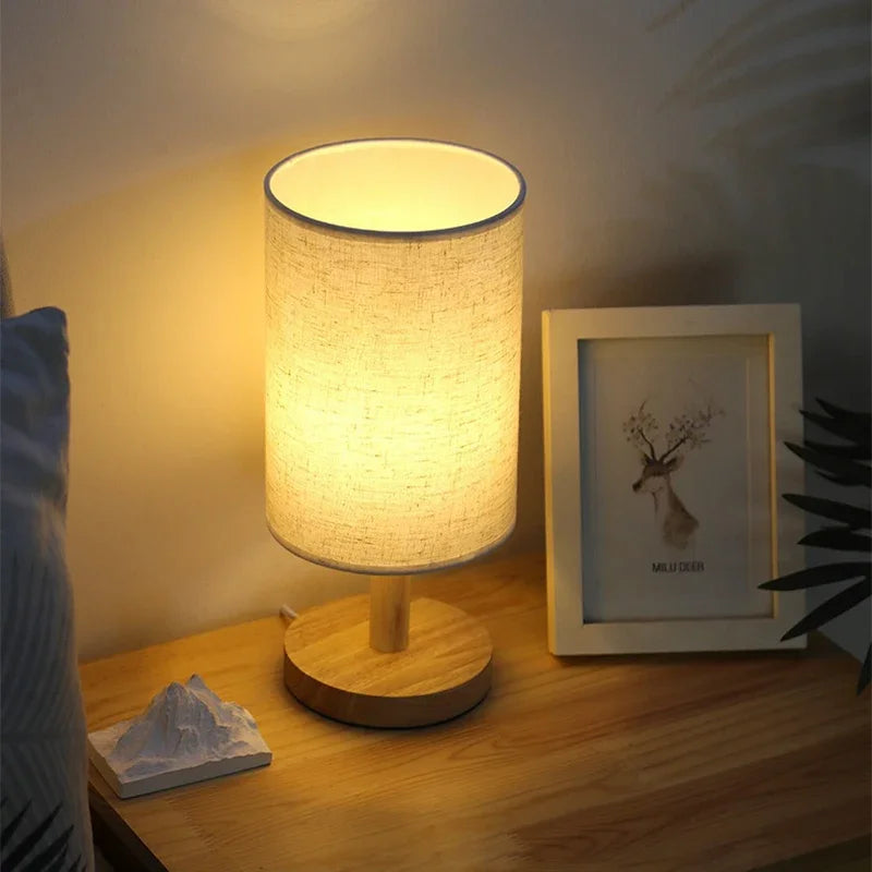 lampe table moderne abatjour texturé bois clair fleurs vert rouge LED USB