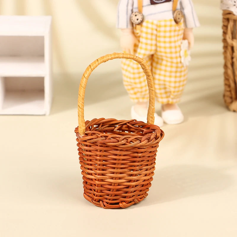 panier tressé marron clair traditionnel poignée jeu enfant imitation maison poupée accessoire nature animaux