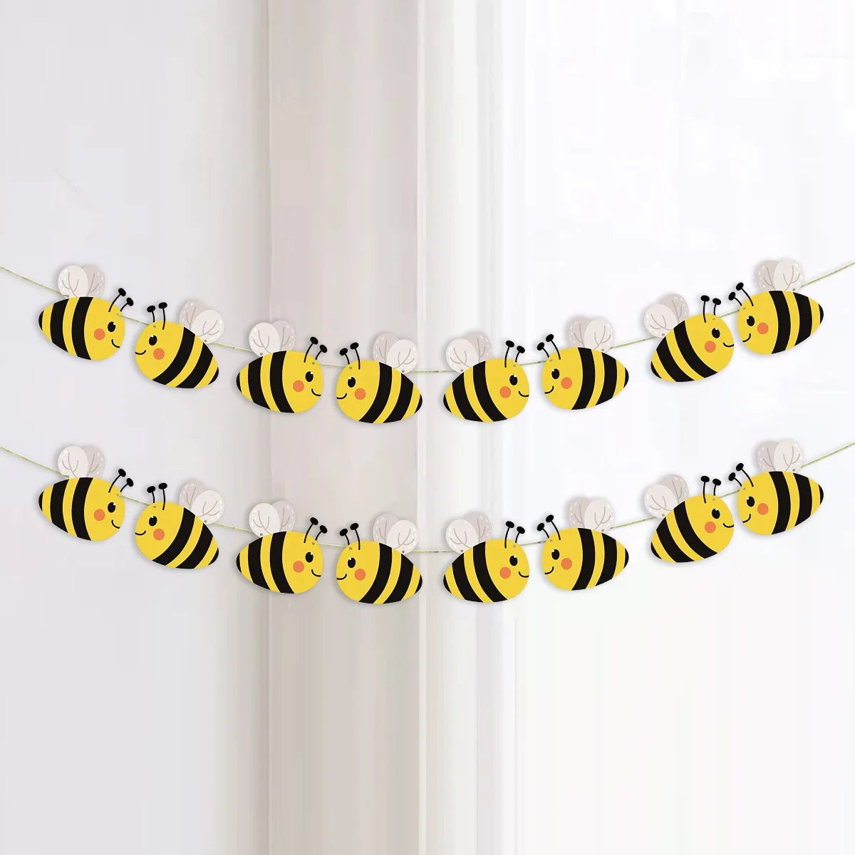 guirlande décoration abeille enfantine anniversaire festif papier jaune noir blanc cartonné