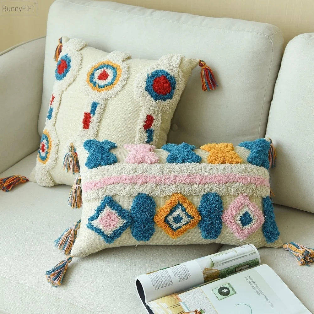 coussins decoratifs boheme ethnique motifs geometriques couleur beige rouge bleu orange rose jaune franges