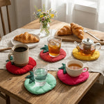 coussins table décoratifs modernes rouge vert jaune rose points blancs