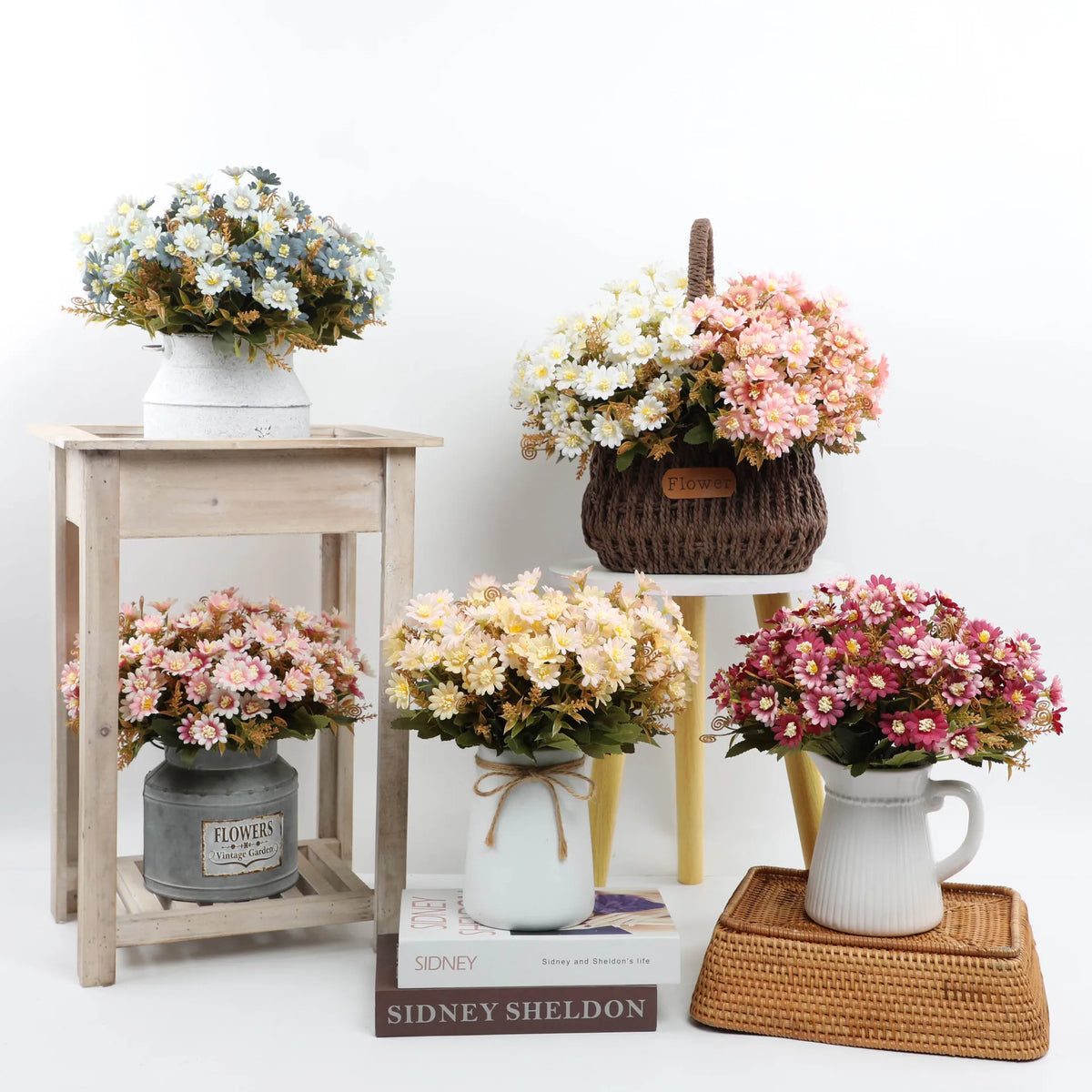 bouquets artificiels fleurs roses bleues blanches vases décoration intérieure mariage anniversaire rustic vintage