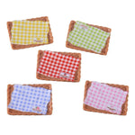 assiettes miniatures carreaux rouge blanc jaune vert bleu rose opaques artisanat résine DIY