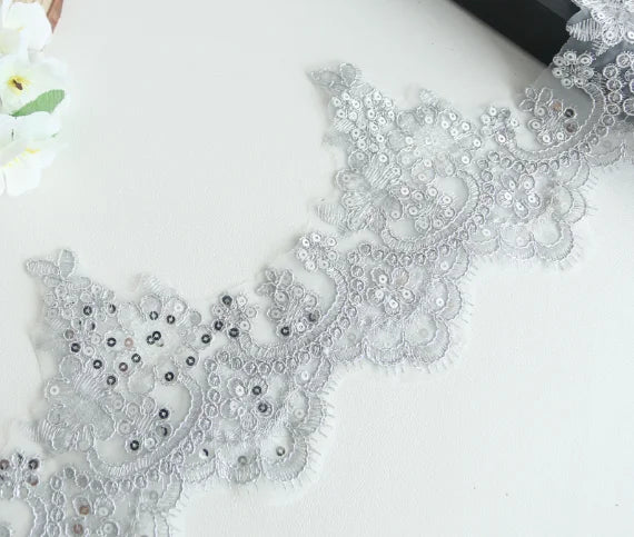 tissu dentelle fleur paillettes blanc rose beige vert mariage translucent brodé polyester 11.5cm