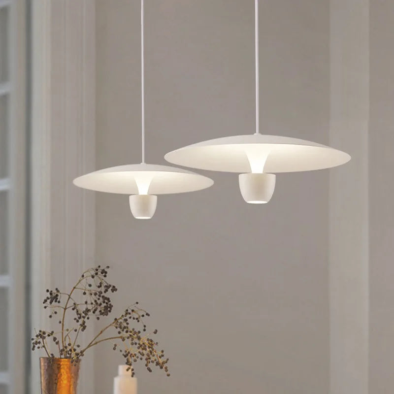 luminaire suspendu moderne minimaliste noir blanc abat jour disque élément décoratif câble fixation flux