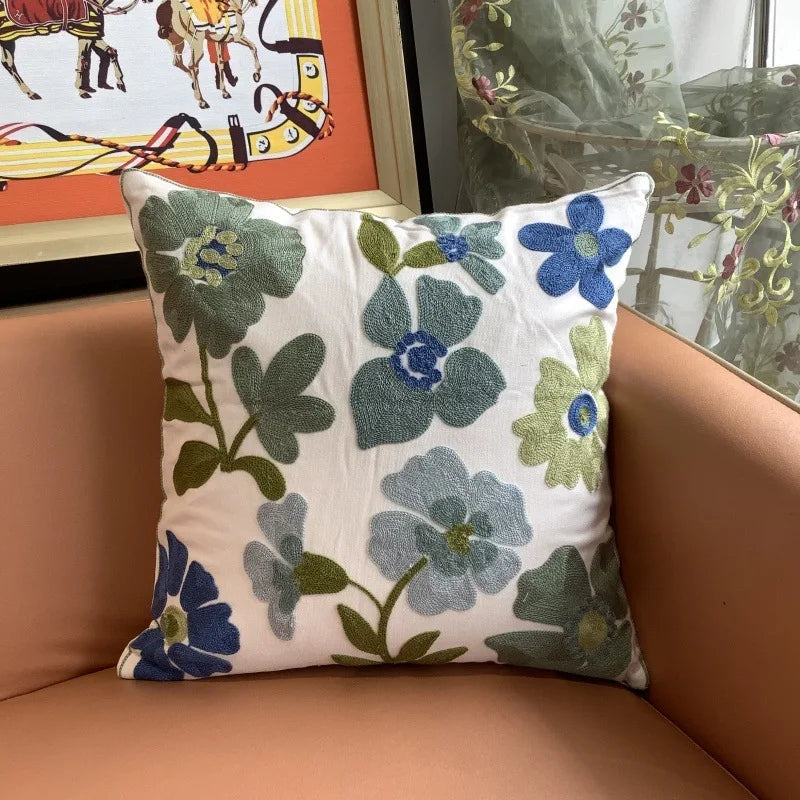 coussin décoratif brodé motifs floraux multicolore moderne maison canapé