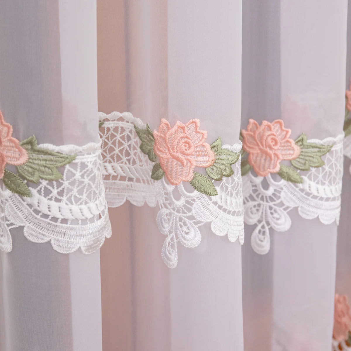 rideau transparent brodé fleurs dentelle romantique tissu plissé blanc rose vert chambre salonhôtel