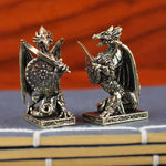 figurine dragon or argent métal détaillée épée bouclier base gravée fantastique médiéval maison
