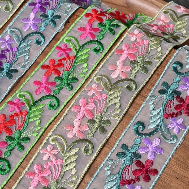 ruban décoratif broderie florale polyester 4.5cm large vert rose violet bleu clair gris translucide