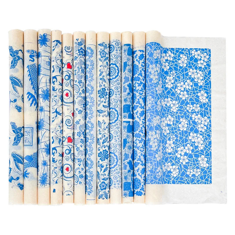 assiette céramique bleue blanche motif fleurs classique traditionnel décoration porcelaine artisanat poterie