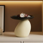 décoration intérieure moderne plateau résine noir crème marron fée éléments minimaliste