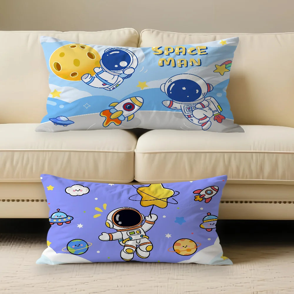taies d'oreiller décos astronautes bleu clair bleu foncé blanc orange imprimées maison hospitalière cartoon
