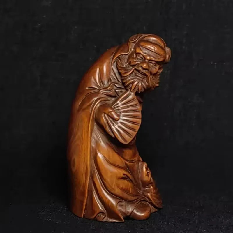 figurine bois sculptée homme âgé brun foncé détails éventail traditionnel asiatique collection deco