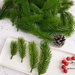 décoration noël branche artificielle vert feuilles pointues moderne extérieur 30 pièces adhésif boule rouge
