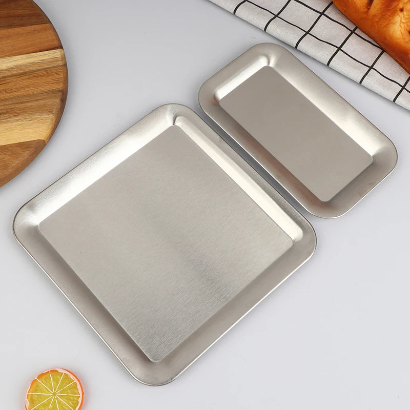 plateau moderne minimaliste assiettes metal argenté lisse brossé grande petite taille rangement dessert