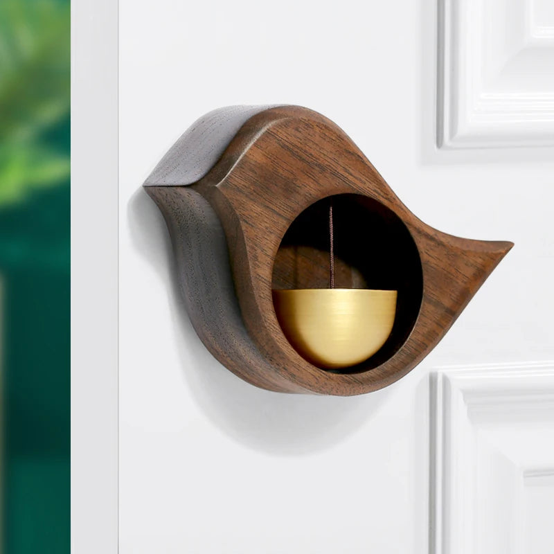 porte couverts bois foncé moderne couverts dorés texture brillante