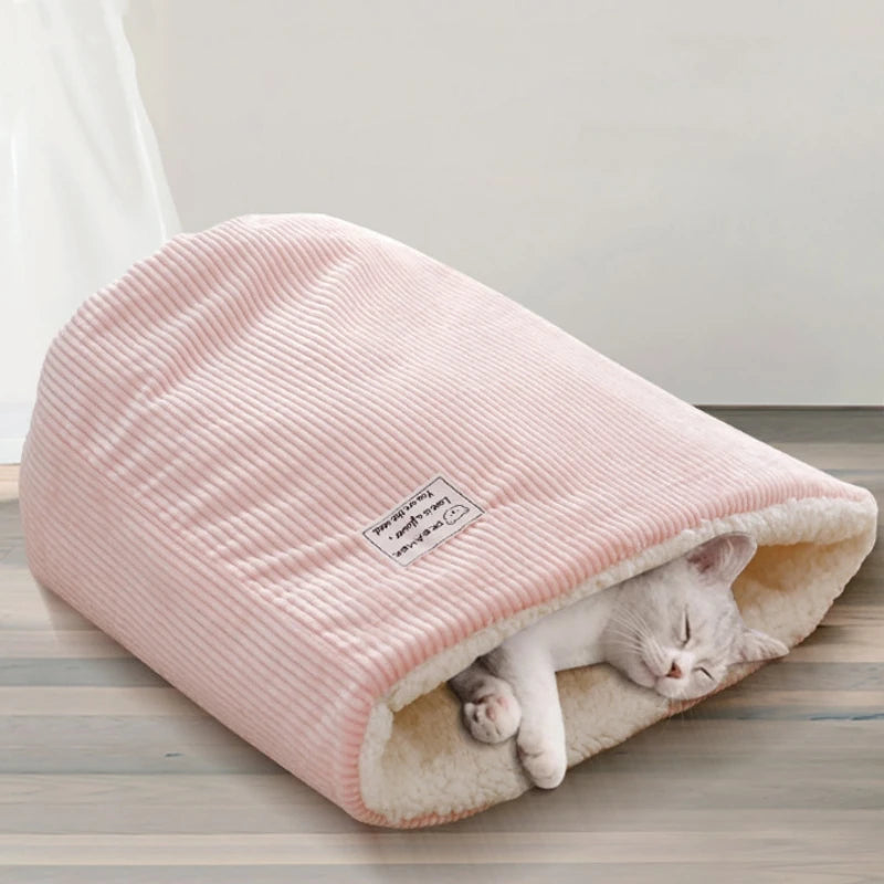 coussin chat velours doux bleu rose gris moderne rayures chats hiver automne confortable sécurisant