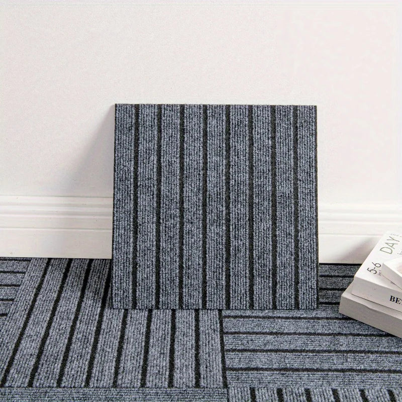 tapis auto adhésifs gris foncé rayures verticales moderne 30x30cm amovibles sol