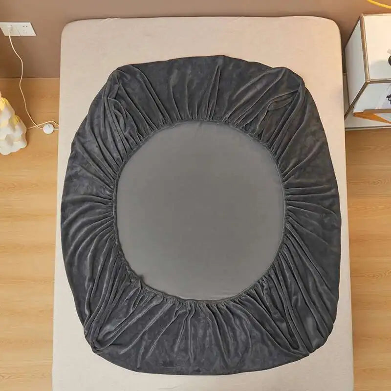 Drap-housse polaire orange dans chambre décorée