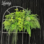 décoration extérieure arche verte feuillage dense naturelle rustique événements anniversaires fêtes mariage