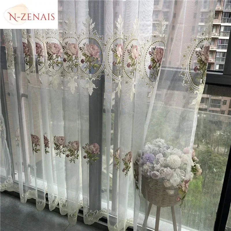 rideau tulle brodé fleurs transparent blanc rose vert élégant classique chambre salon