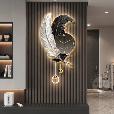 Horloge murale design plume LED blanche sur mur salon