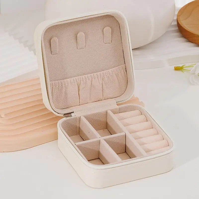 boîte bijoux simili cuir zippée compartiments moderne vert rose beige noir