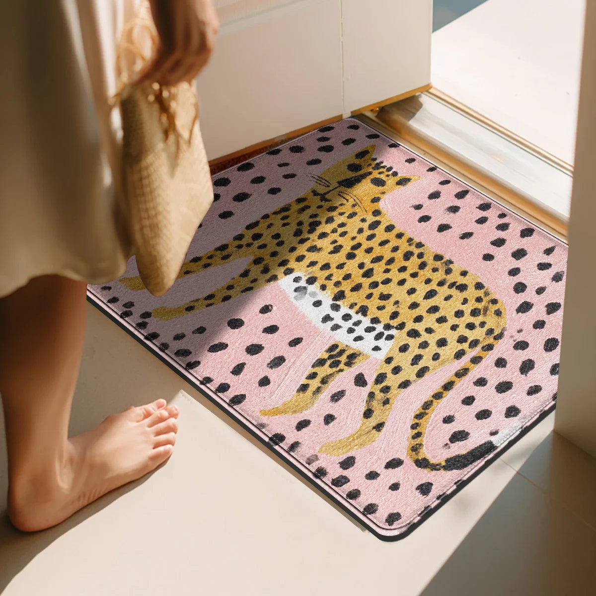 tapis léopard rose clair moderne graphique résistant décoloration imperméable intérieur chambre salon