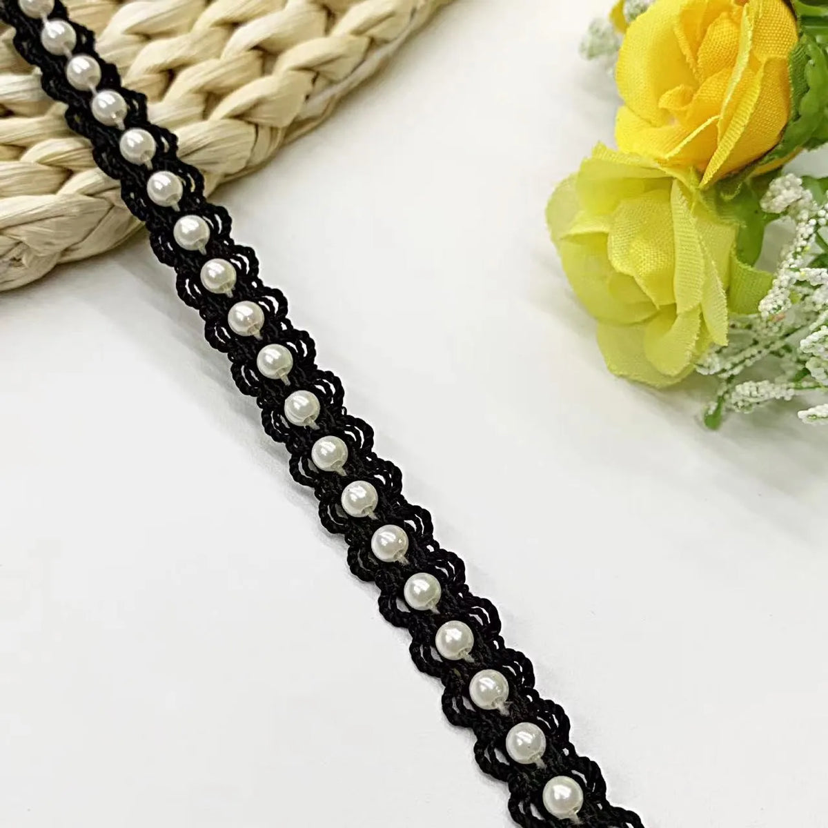 ruban dentelle blanches fine largeur 1cm classique élégant mariage décoration soie lait écologique soluble