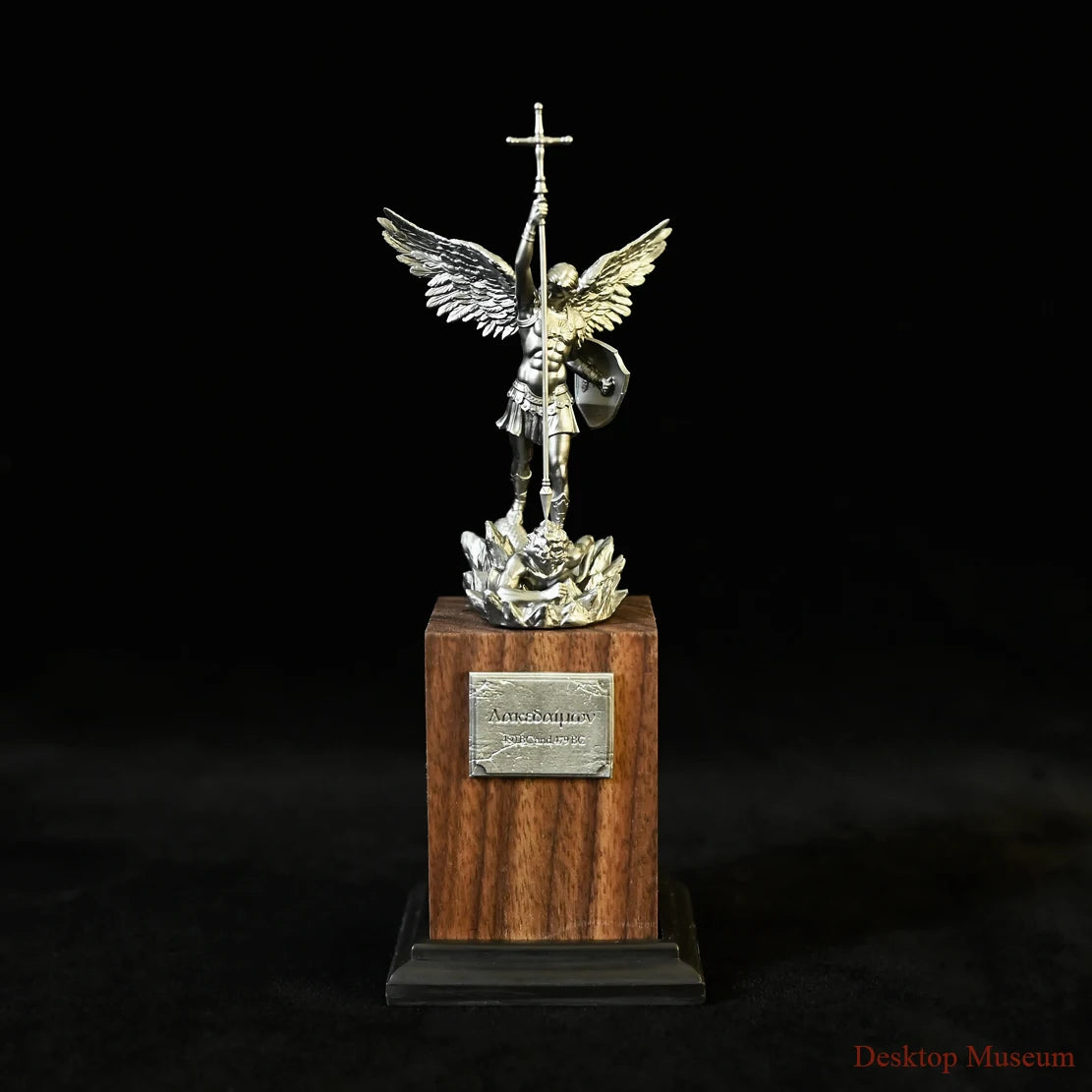 statues decoratives argentees demon archange saint michel base bois classique decoration maison